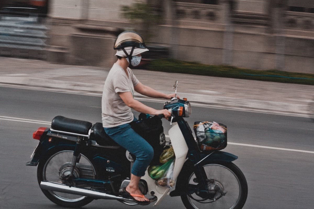 crazy drivers motorbike in vietnam naturebels